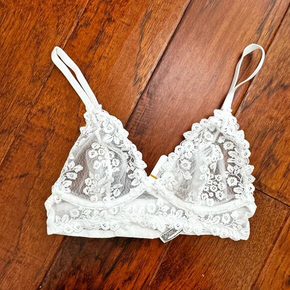 NWT Free People Intimately Bundle - White Veronica & Berry Triangle UW Bras 32A - Picture 7 of 12